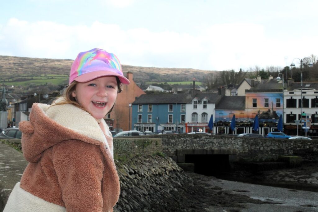 girl posing bantry