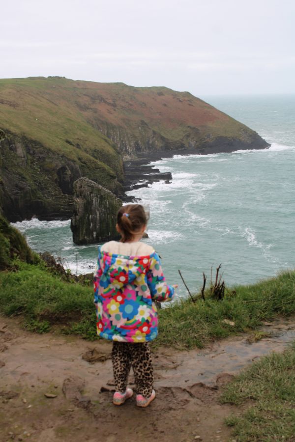 girl old head kinsale viewpoint