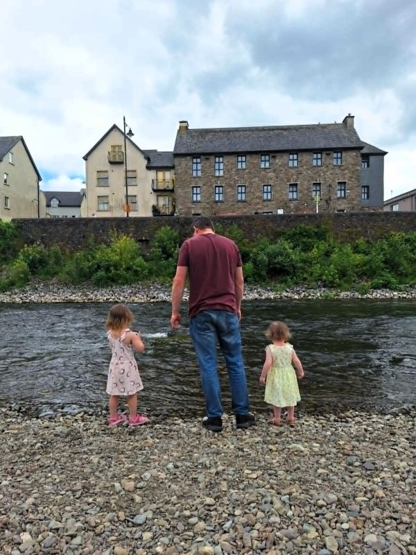 man daughters river bandon