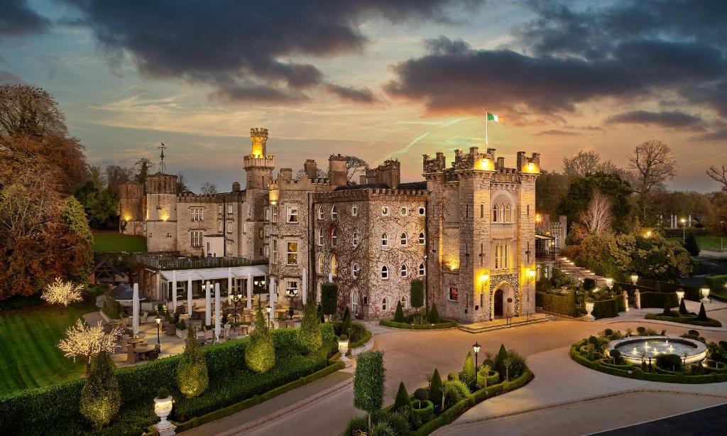 cabra castle outside