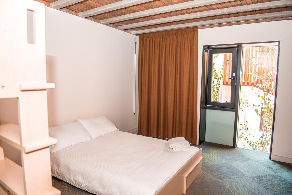 double room neptunes hostel killanrey