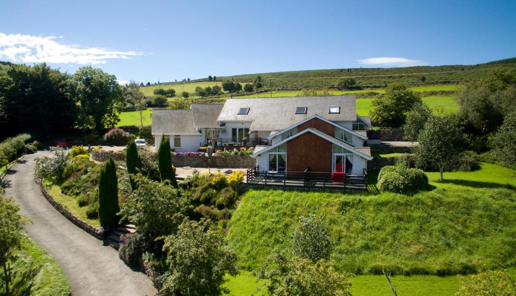 exterior wicklow way lodge